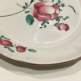 Eastern earthenware plate decorated bouquet of flowers