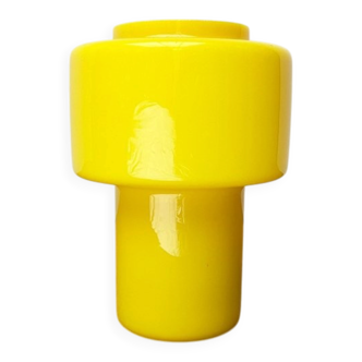 Mid-century yellow glass table lamp model 120 by Uno & Östen Kristiansson for Luxus, Vittsjö, Sweden, 1950s.