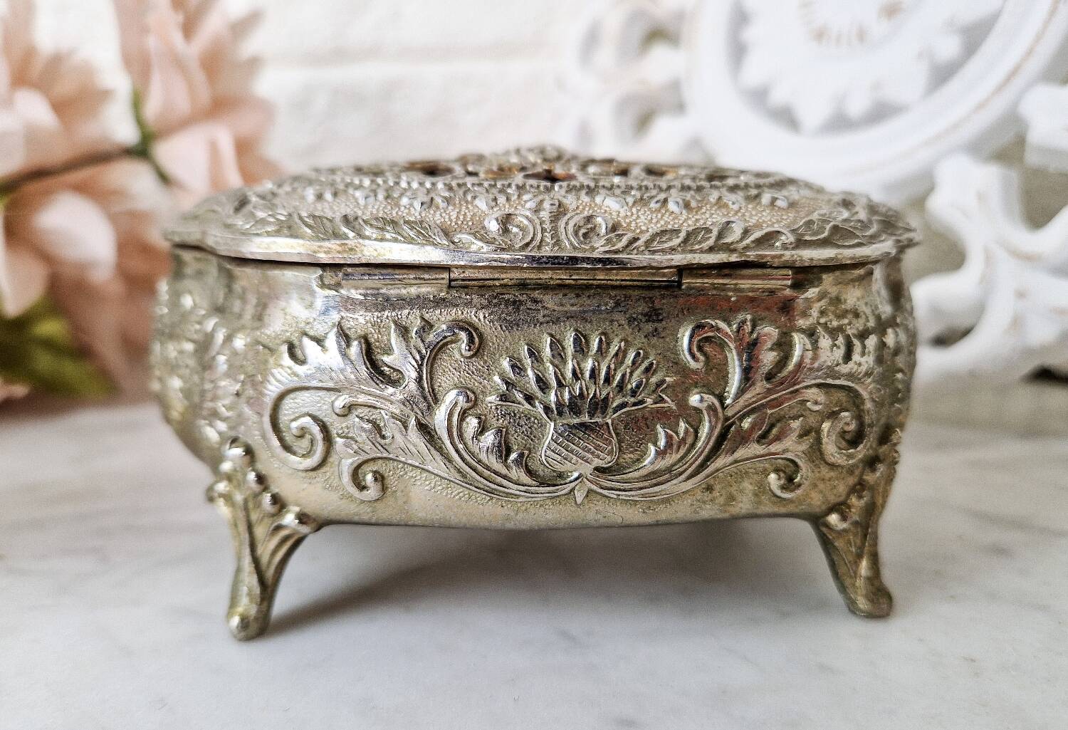 Vintage openwork silver metal jewelry box