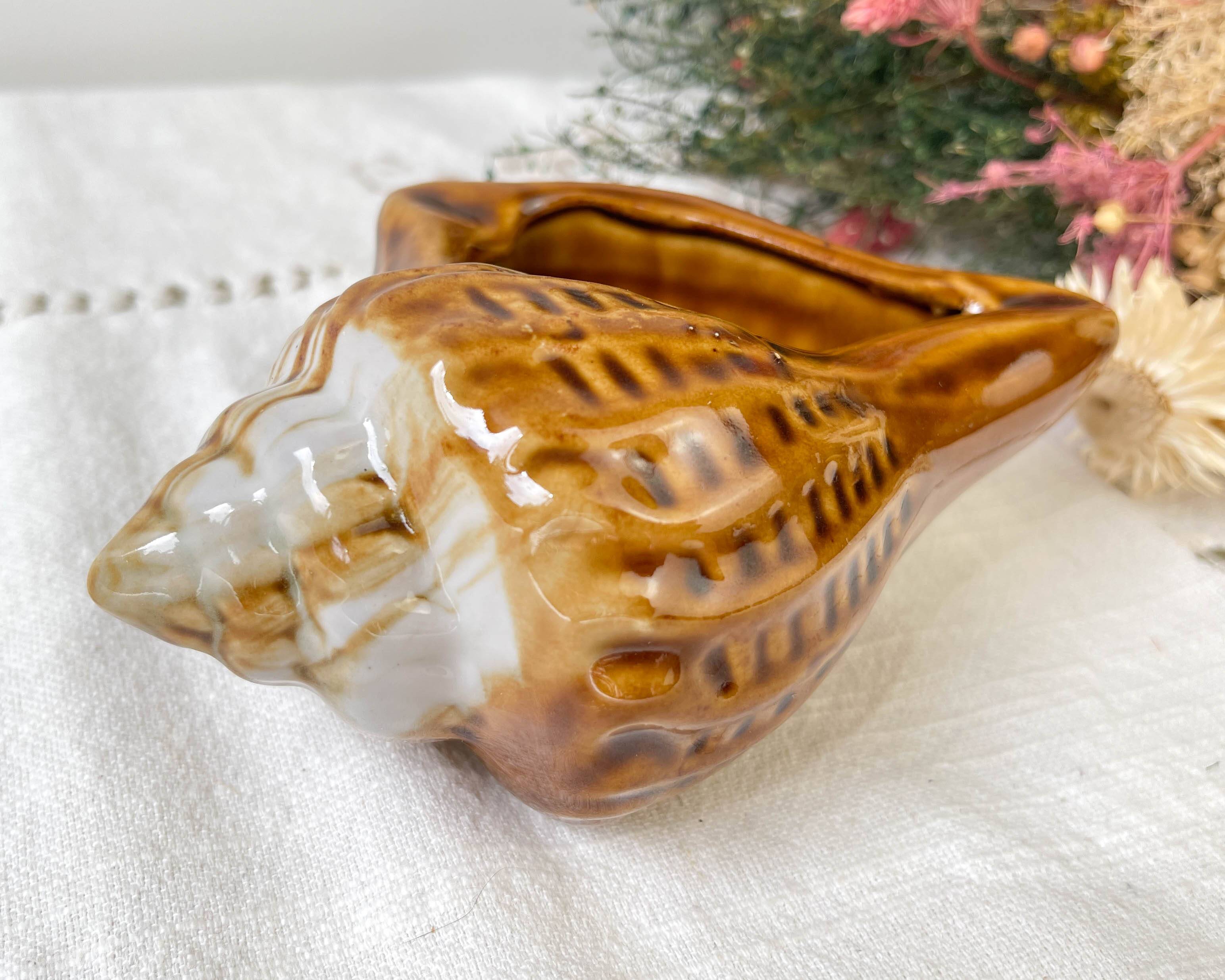 Vintage 50s shell ceramic ashtray