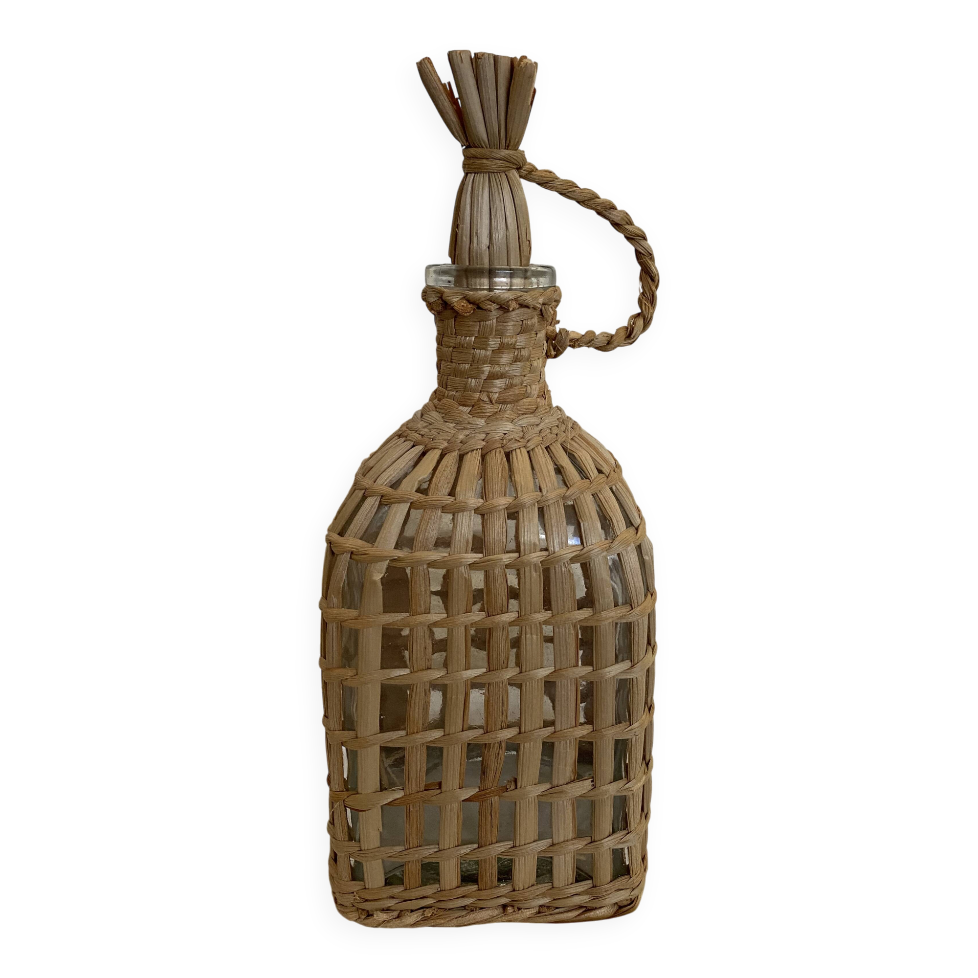 Bouteille en verre et osier