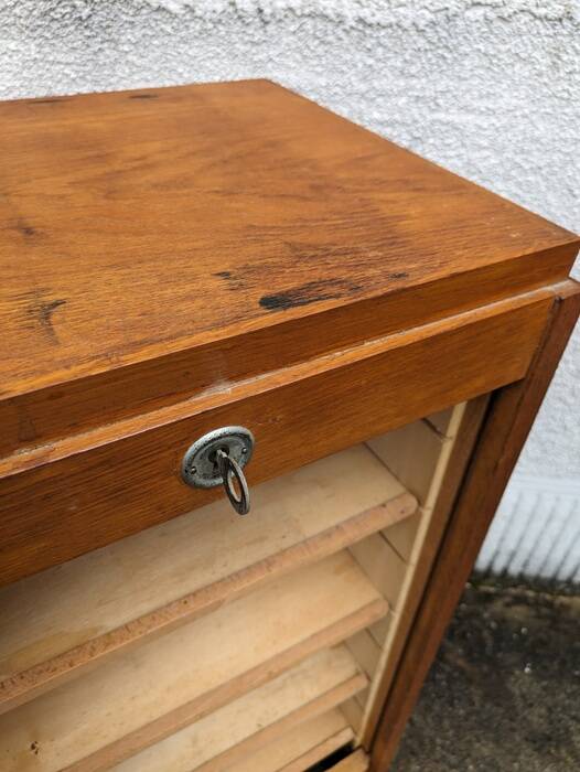 Curtain cabinet, filing cabinet