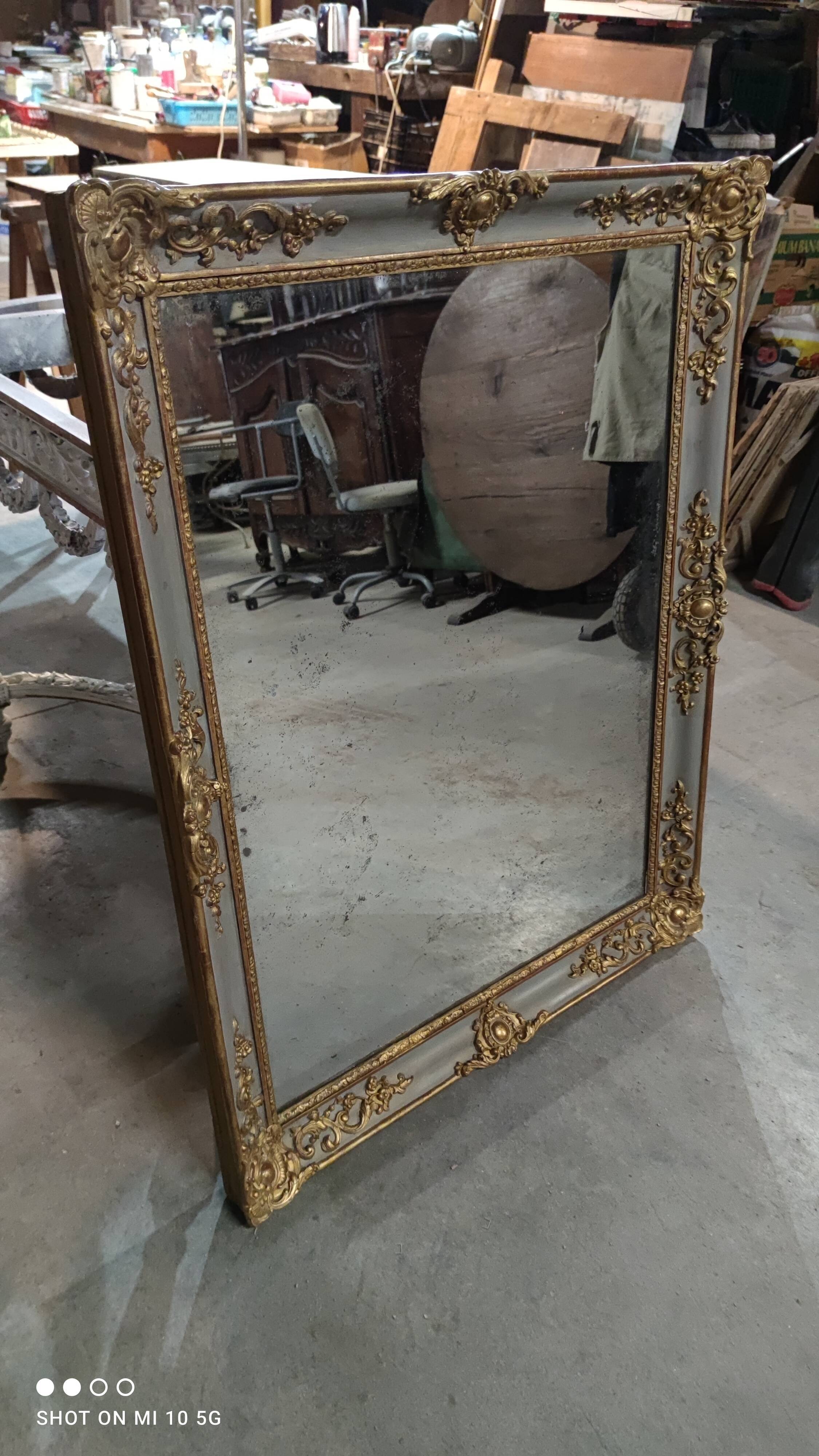Napoleon III period mirror in wood and gilded and painted stucco, 106x83 cm
