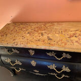 Commode tombeau patine noire style Louis XV