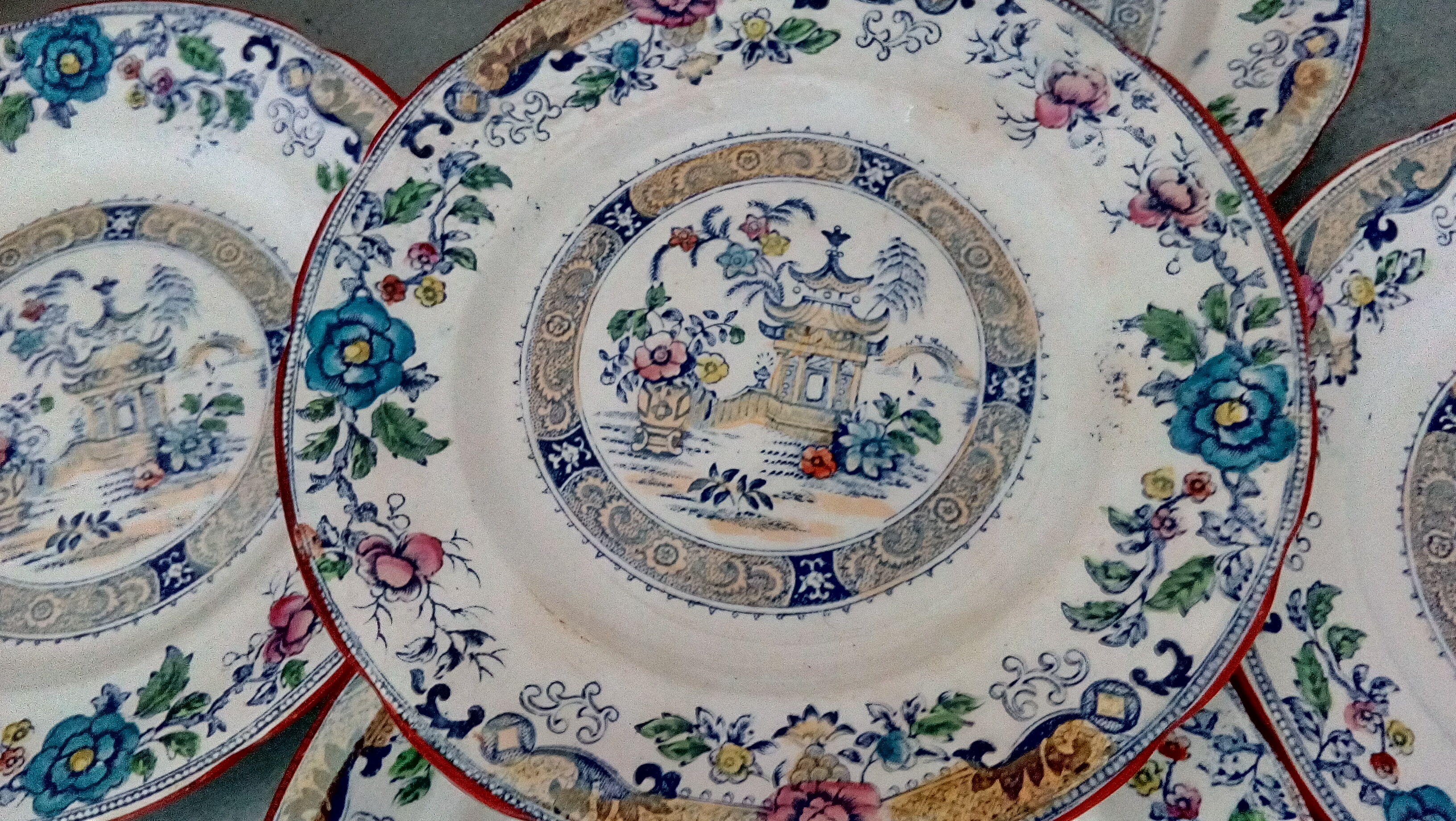 Lot de 5 assiettes à dessert Creil et Montereau Terre de Fer aux motifs de l'Asie