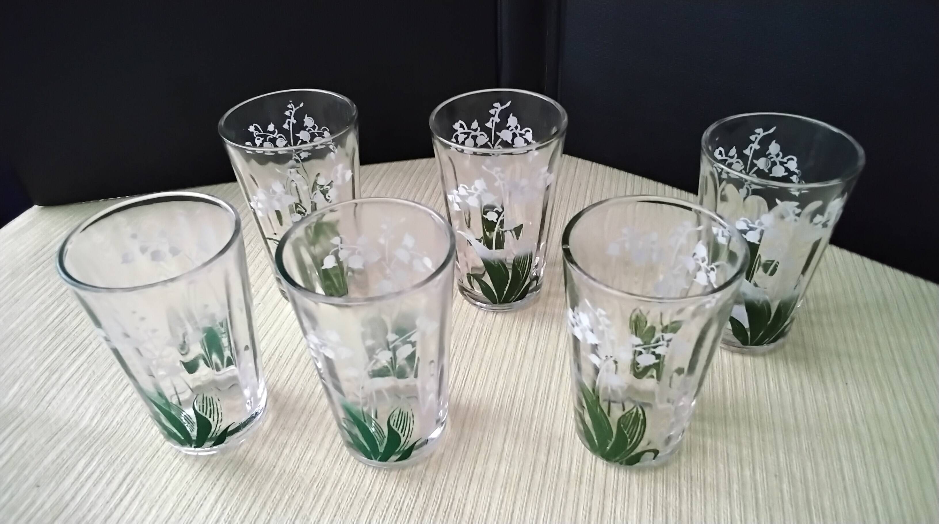 6 Verres gobelets anciens Décor de muguet sérigraphié