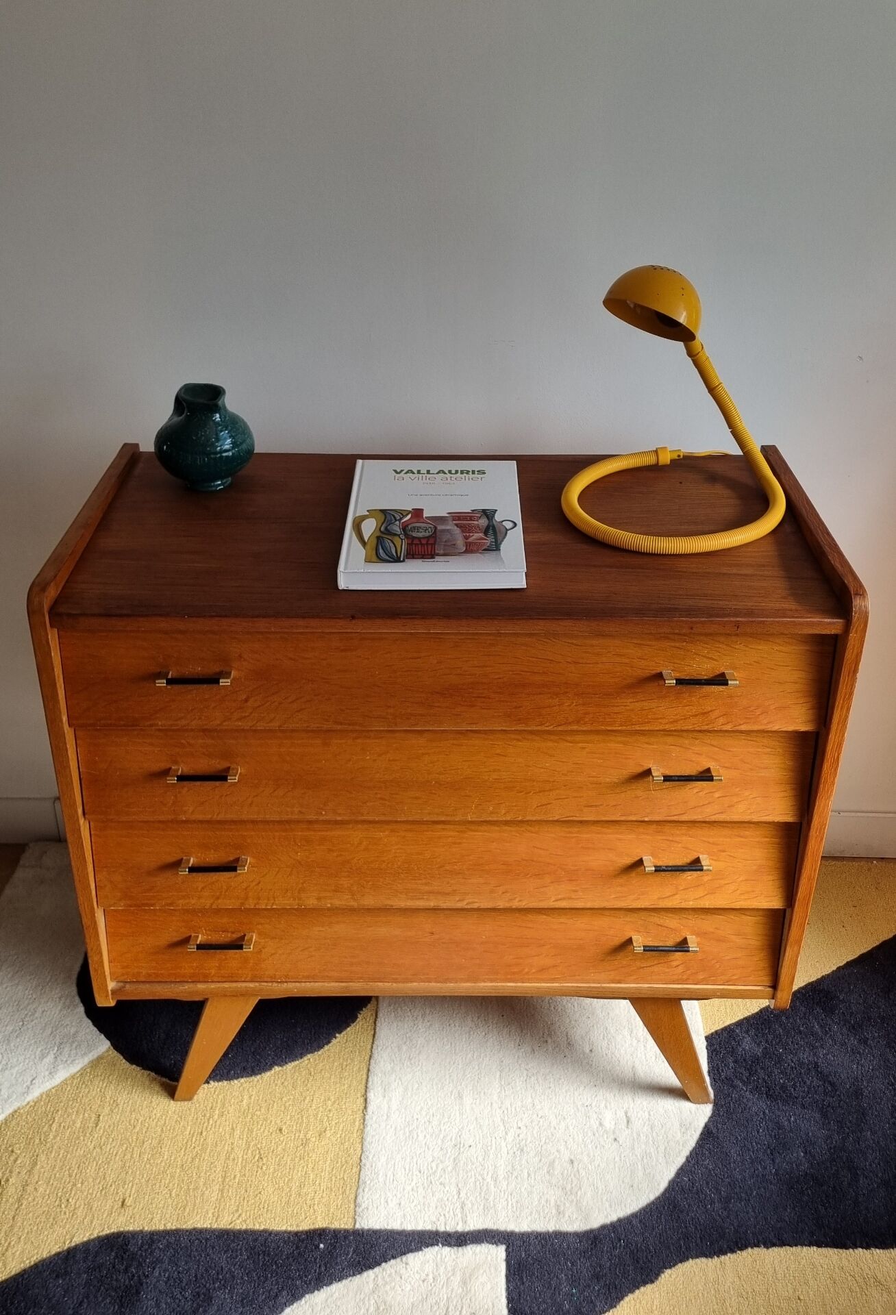 Vintage commode with tapered legs