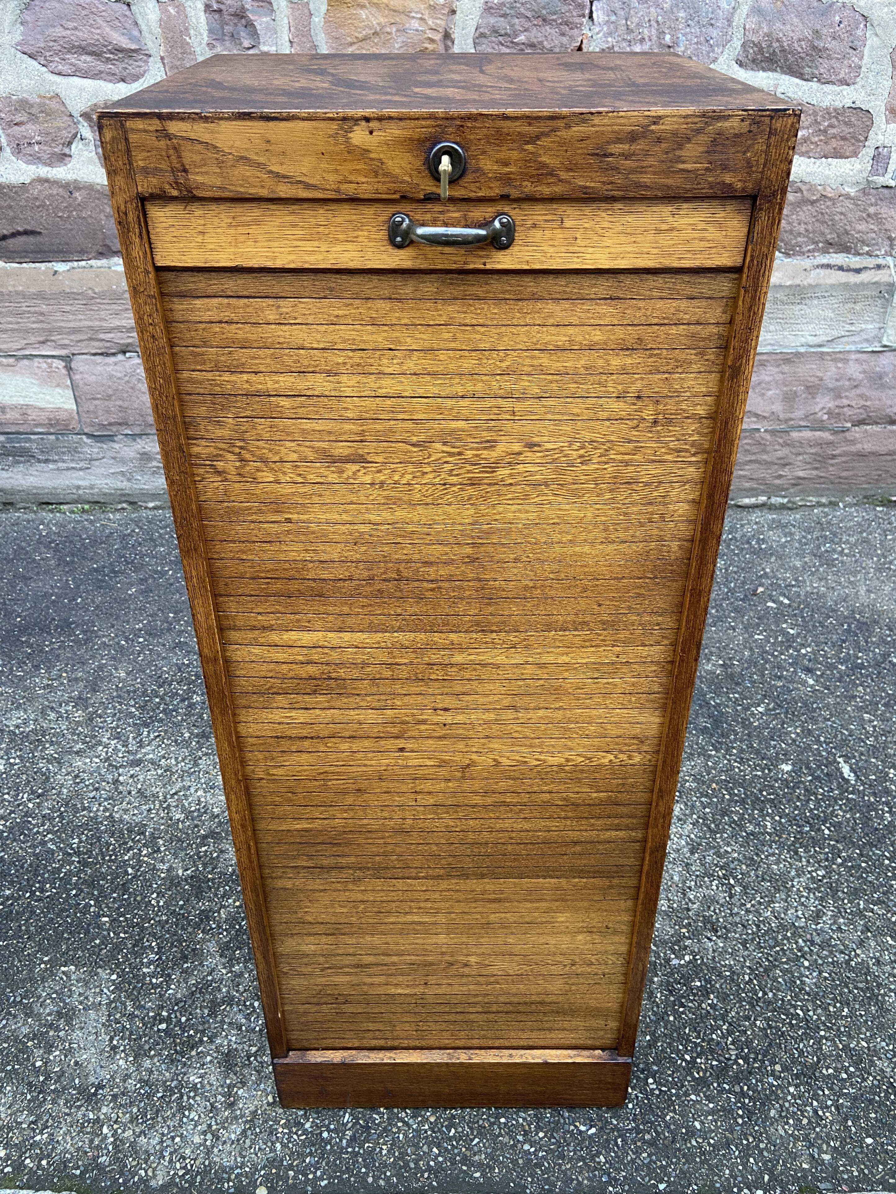 Sliding curtain binder cabinet