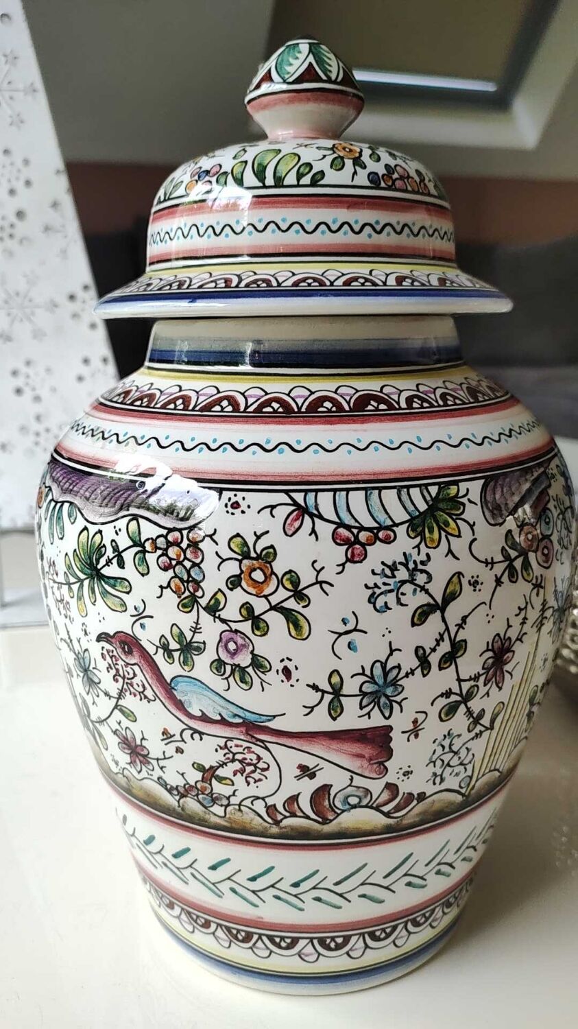 Potiche/ginger pot, tea reproduction xviith museum, art and deco, hand painted signed