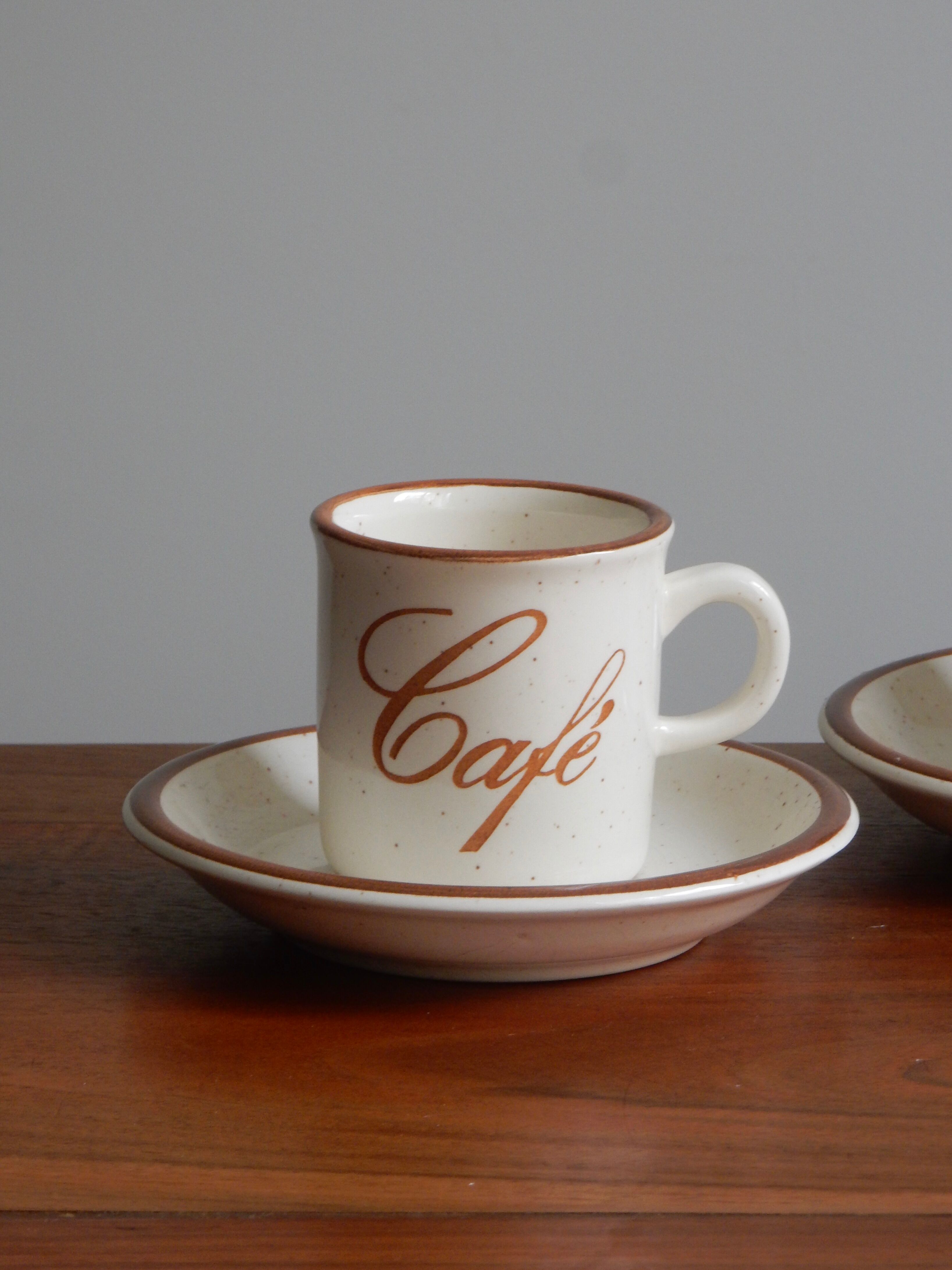 2 coffee cups, 80s sandstone subcups