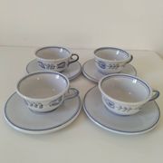 Tasses et soucoupes en terre vernissée