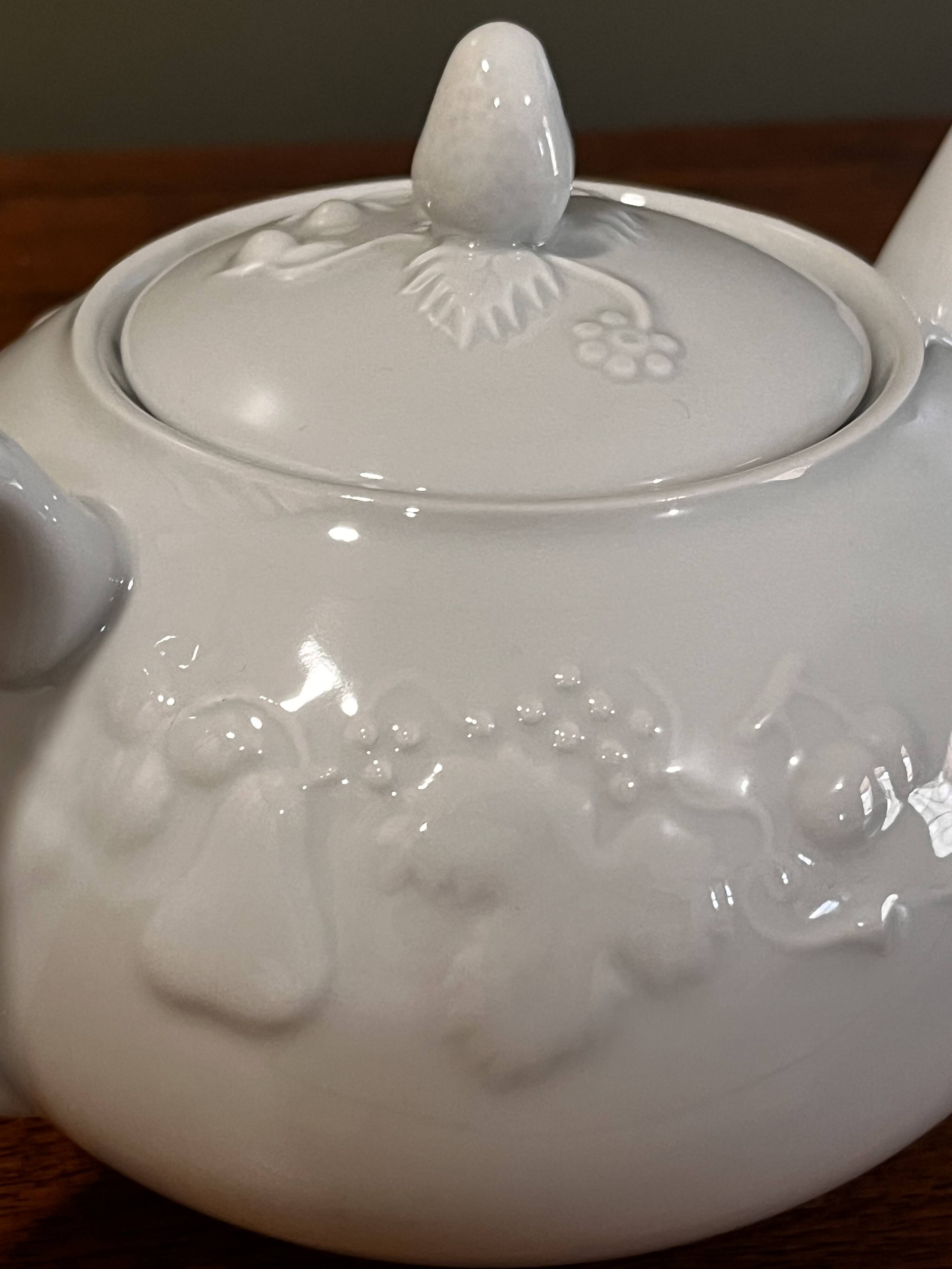 Porcelain teapot Philippe Deshoulières