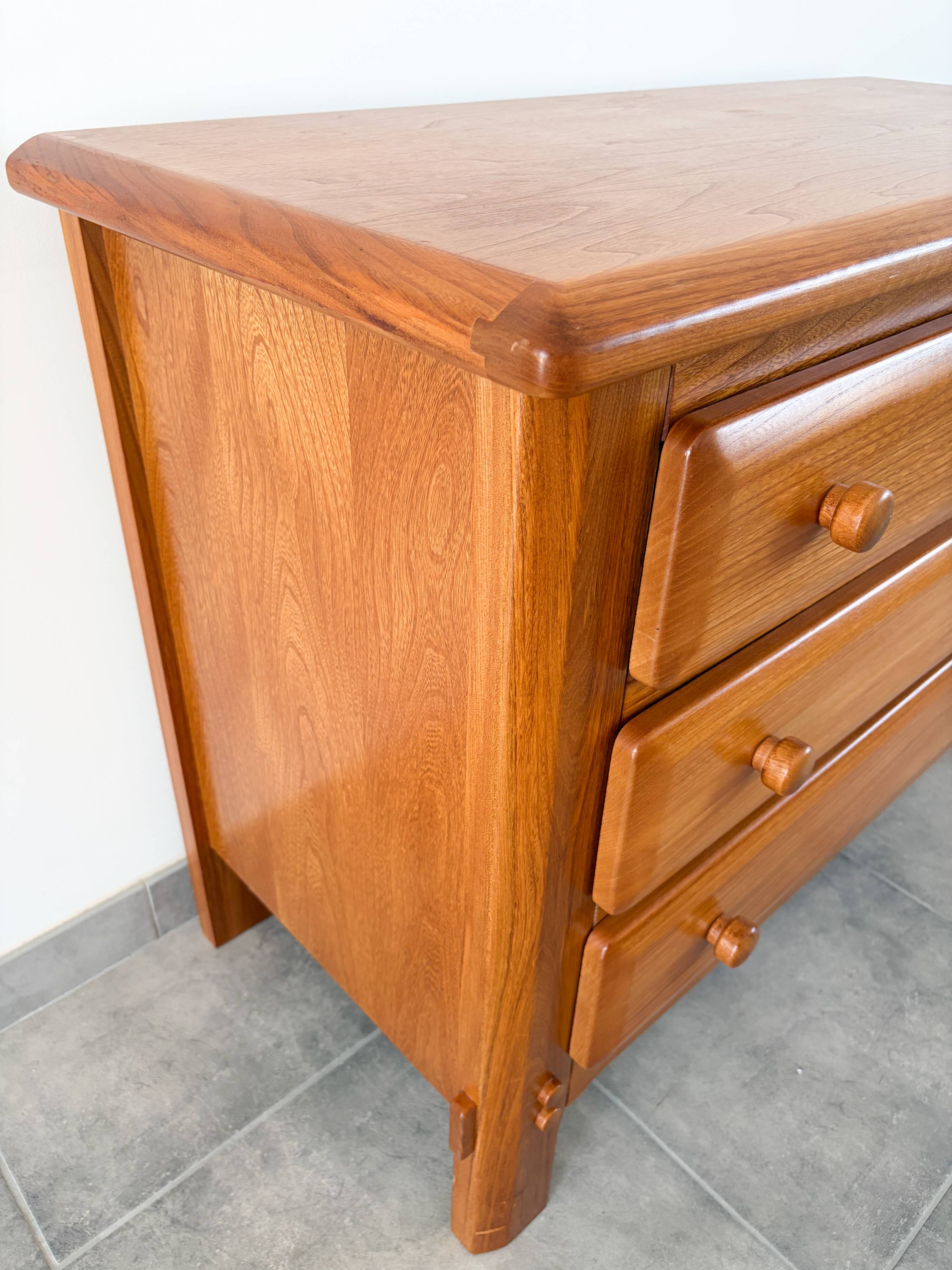 Large elm chest of drawers from Maison Regain, vintage 80s.