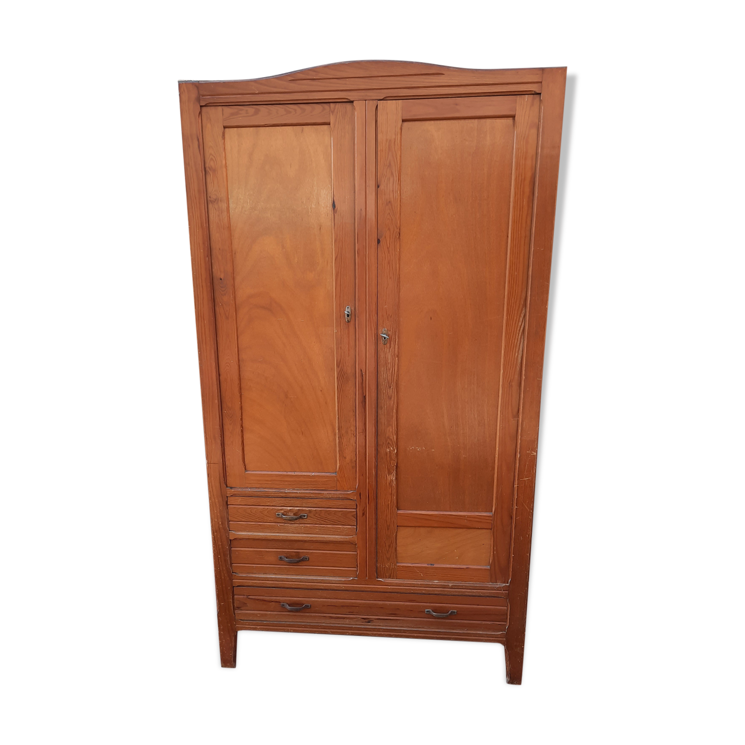 Armoire parisienne