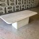 Table en travertin de forme rectangle