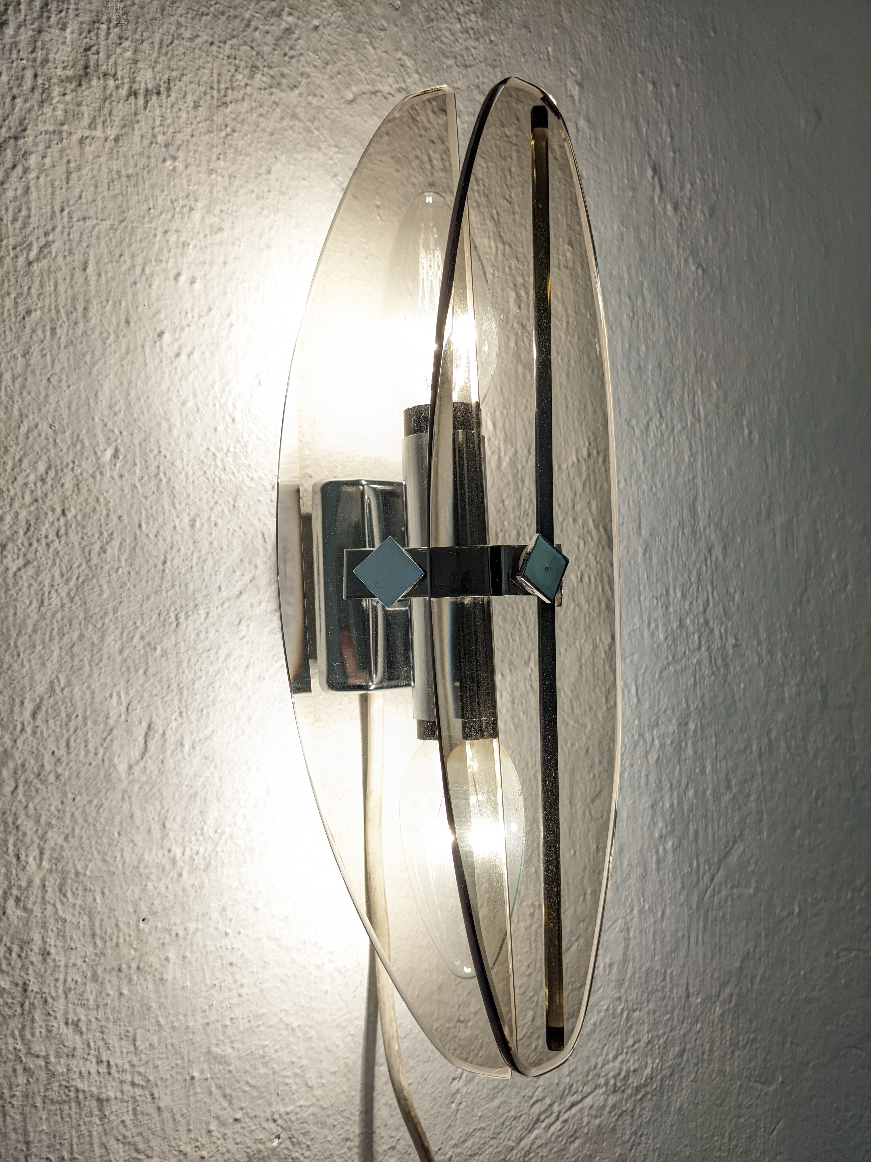 Italian wall lamp in smoked glass from the 60s/70s
