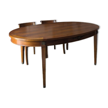 Oval dining table