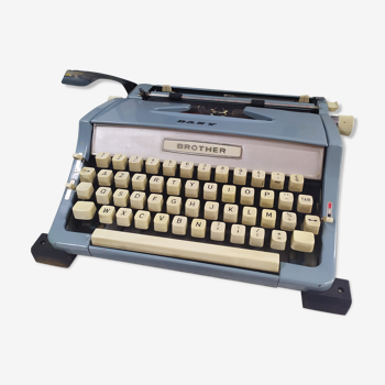 Brother sky blue typewriter - vintage - suitcase - works