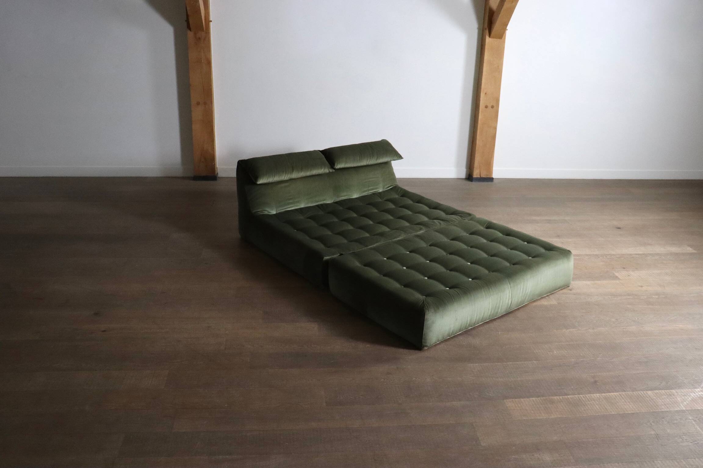Le bambole bed in green velvet By Mario Bellini for B&B Italia, 1970s