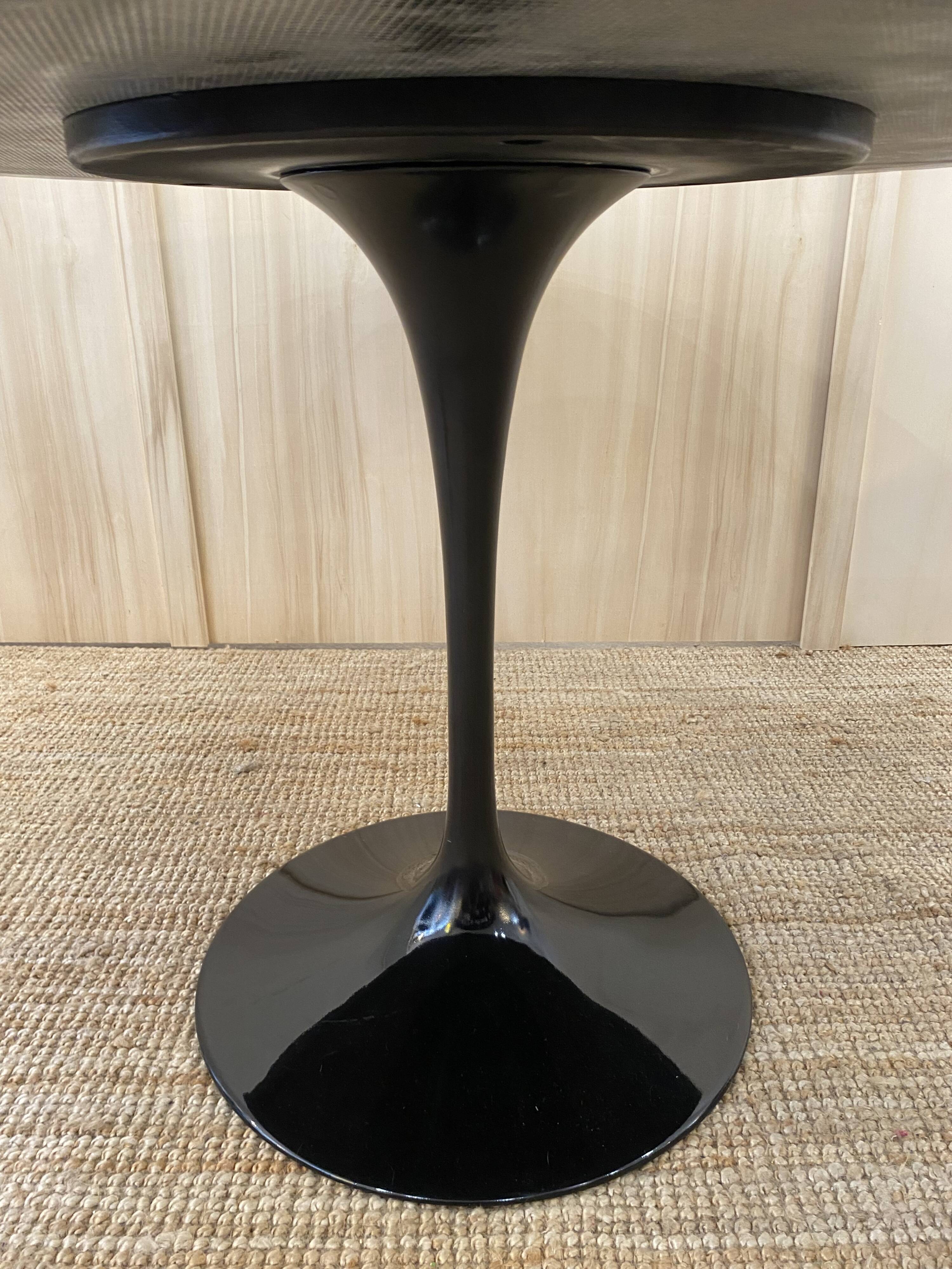 KNOLL round TULIP table in marble by Eero Saarinen