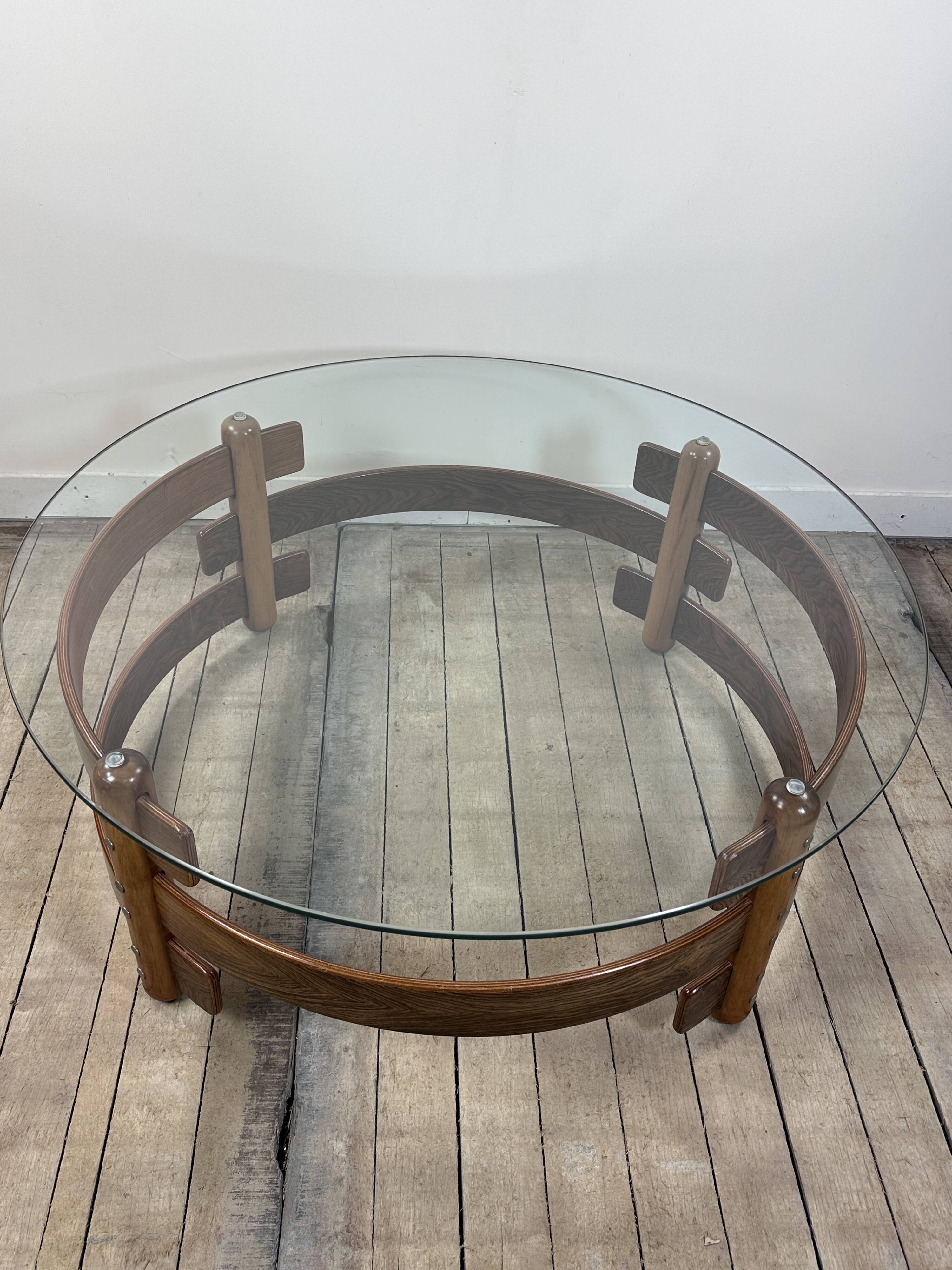 Table basse ronde scandinave en teck 1970
