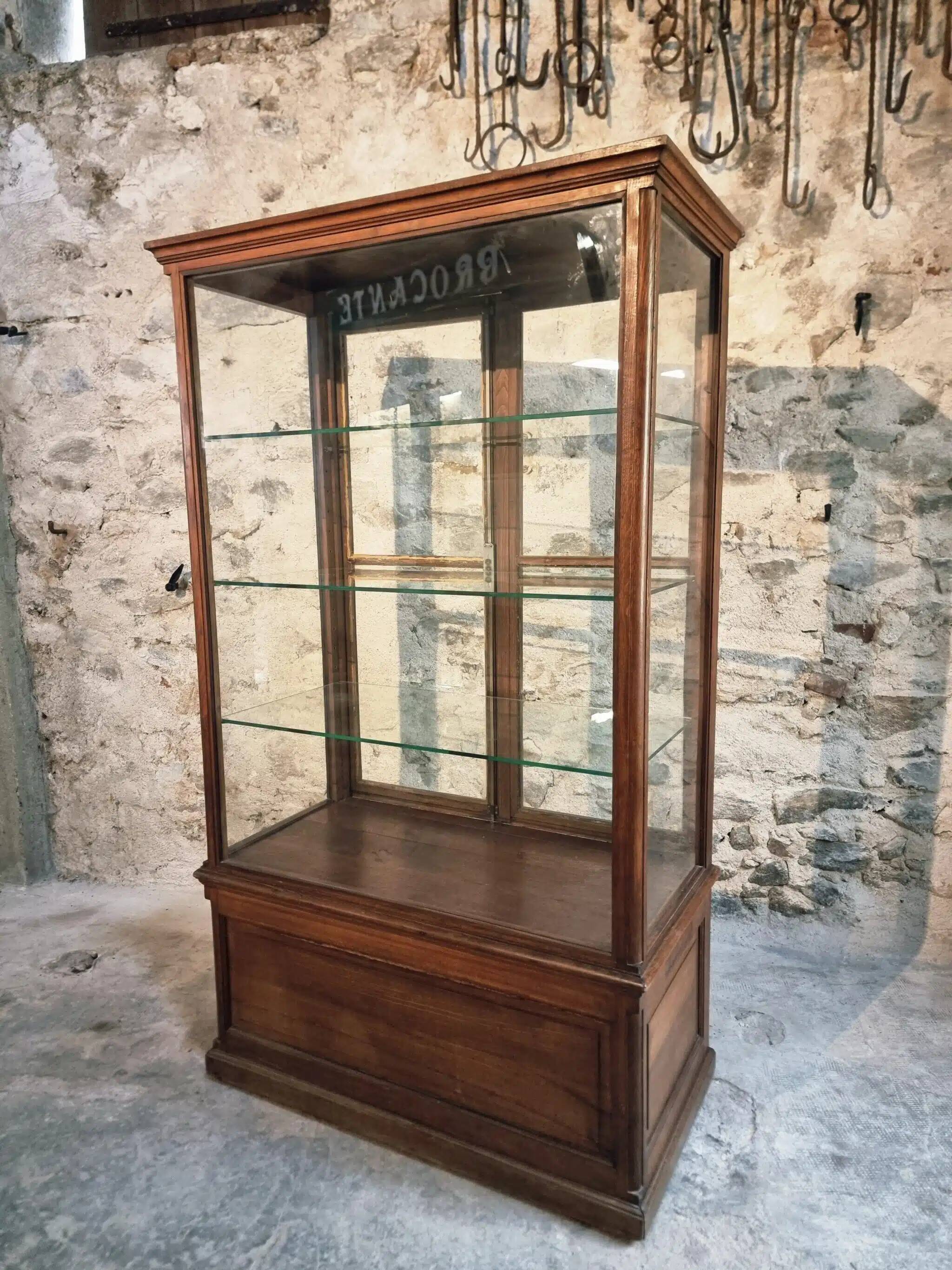 Vitrine ancienne en chêne français – Vitrine de musée d’un château de Bourgogne – vers 1900