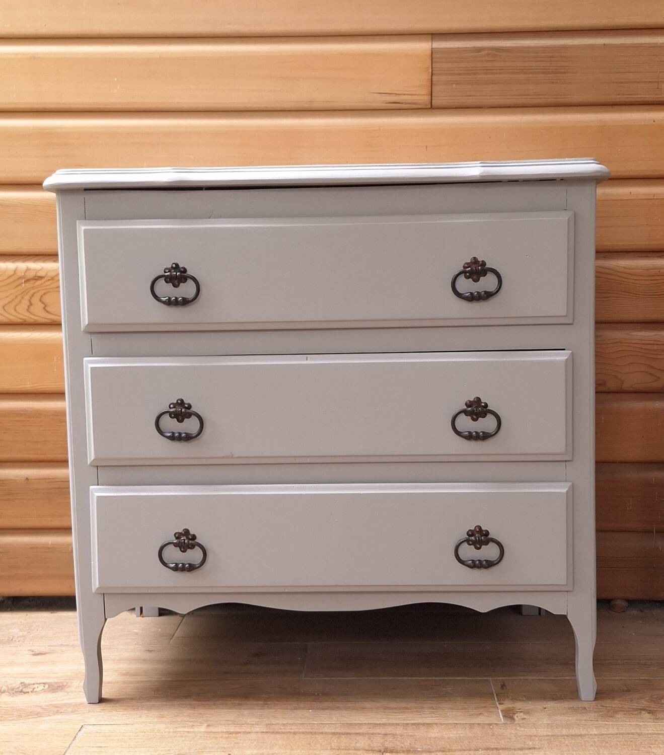 Commode vintage relookée gris