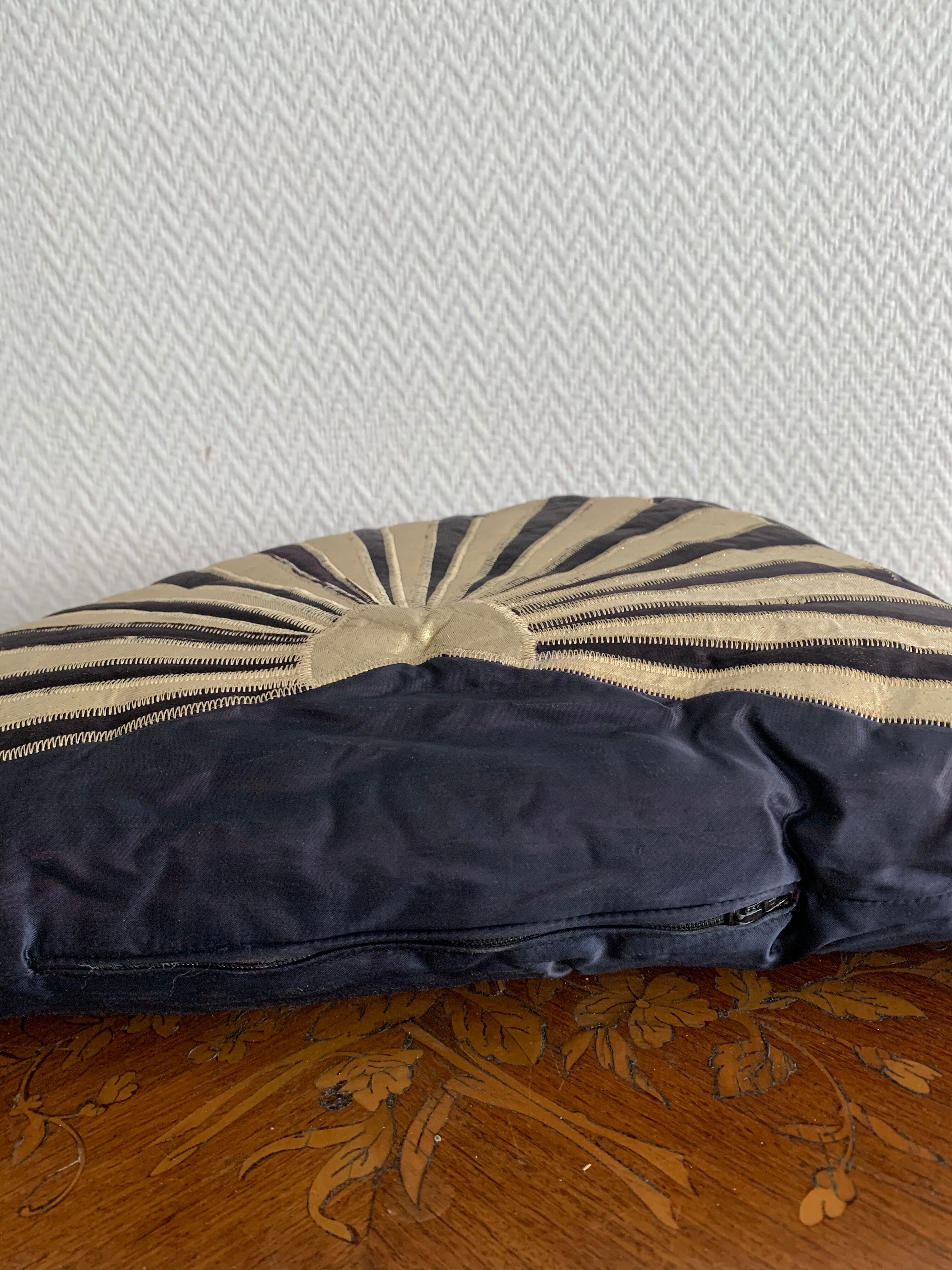 Coussin soie japonisant 1/2 lune