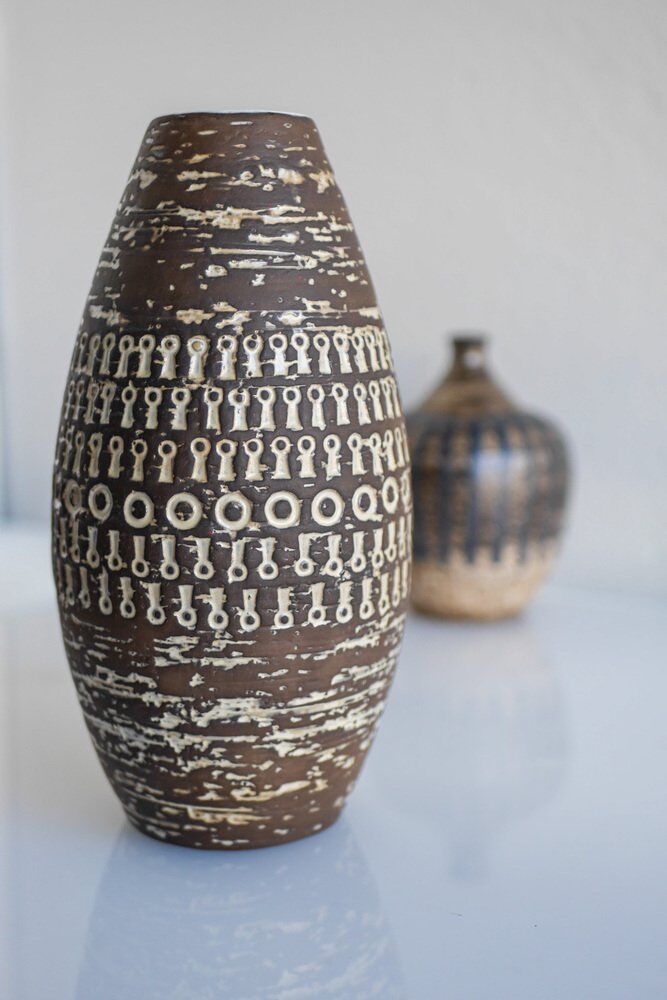 Brutalist Scandinavian modernist ceramic vase by Mari Simmulson for Upsala Ekeby, Sweden, 1970s.