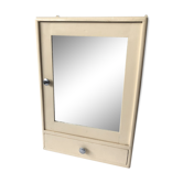 Armoire à pharmacie