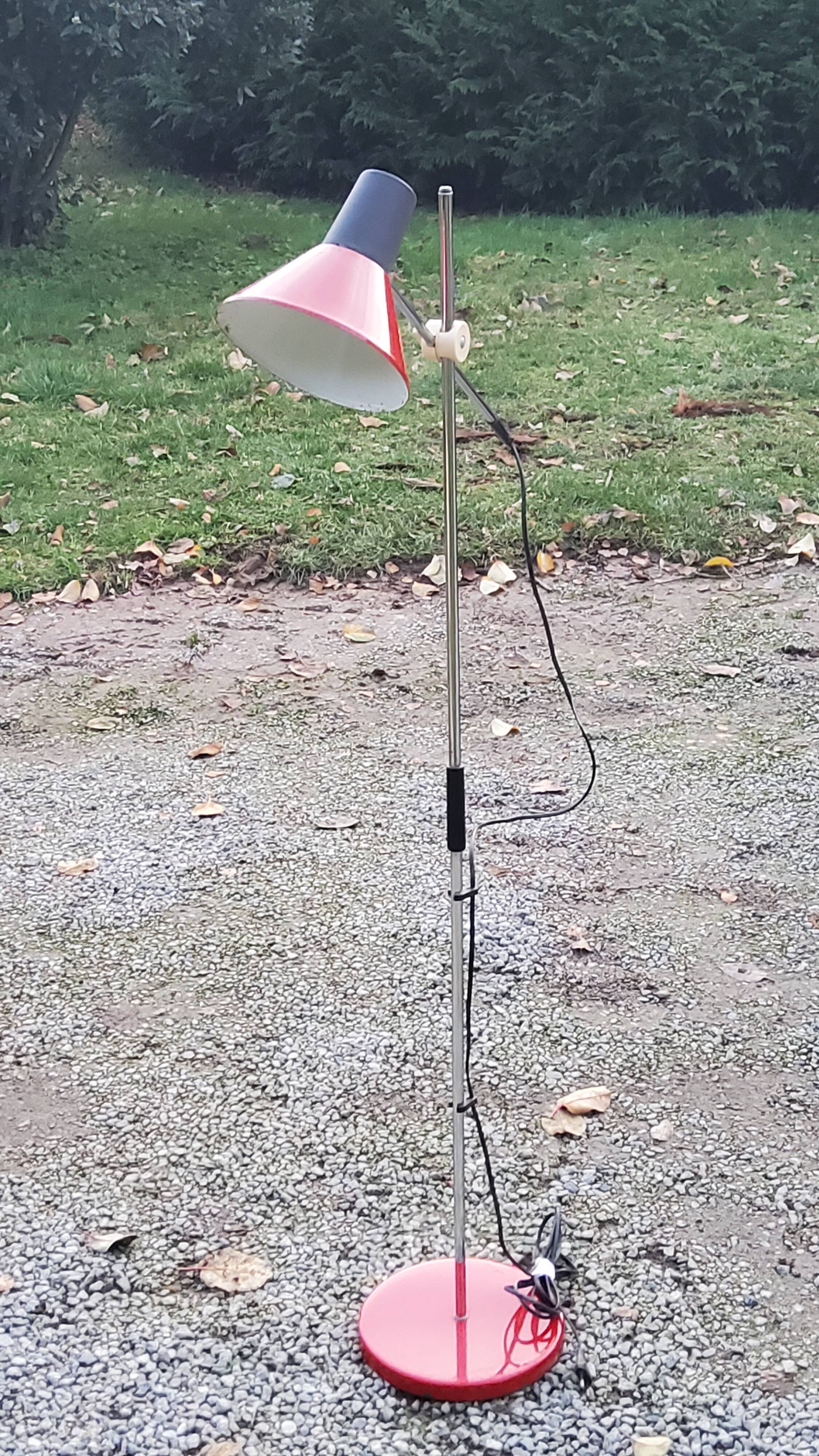Designer reading lamp from the 70s in chrome and red lacquered sheet metal