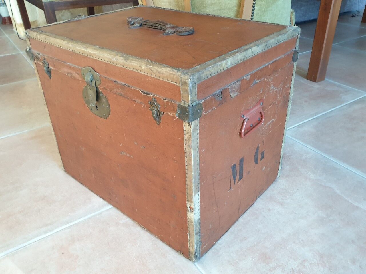 Hat travel trunk