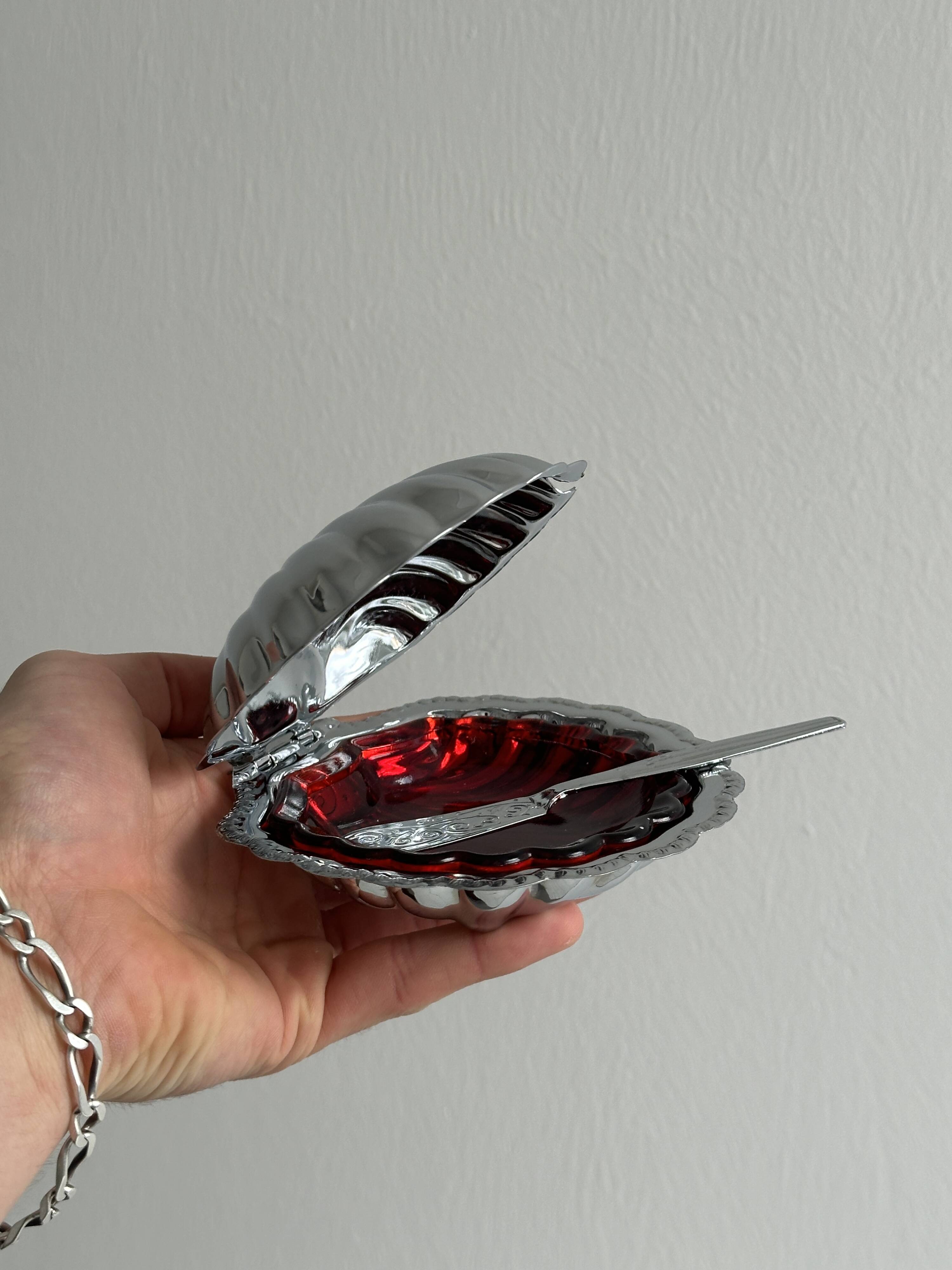 Silver-plated metal shell butter dish