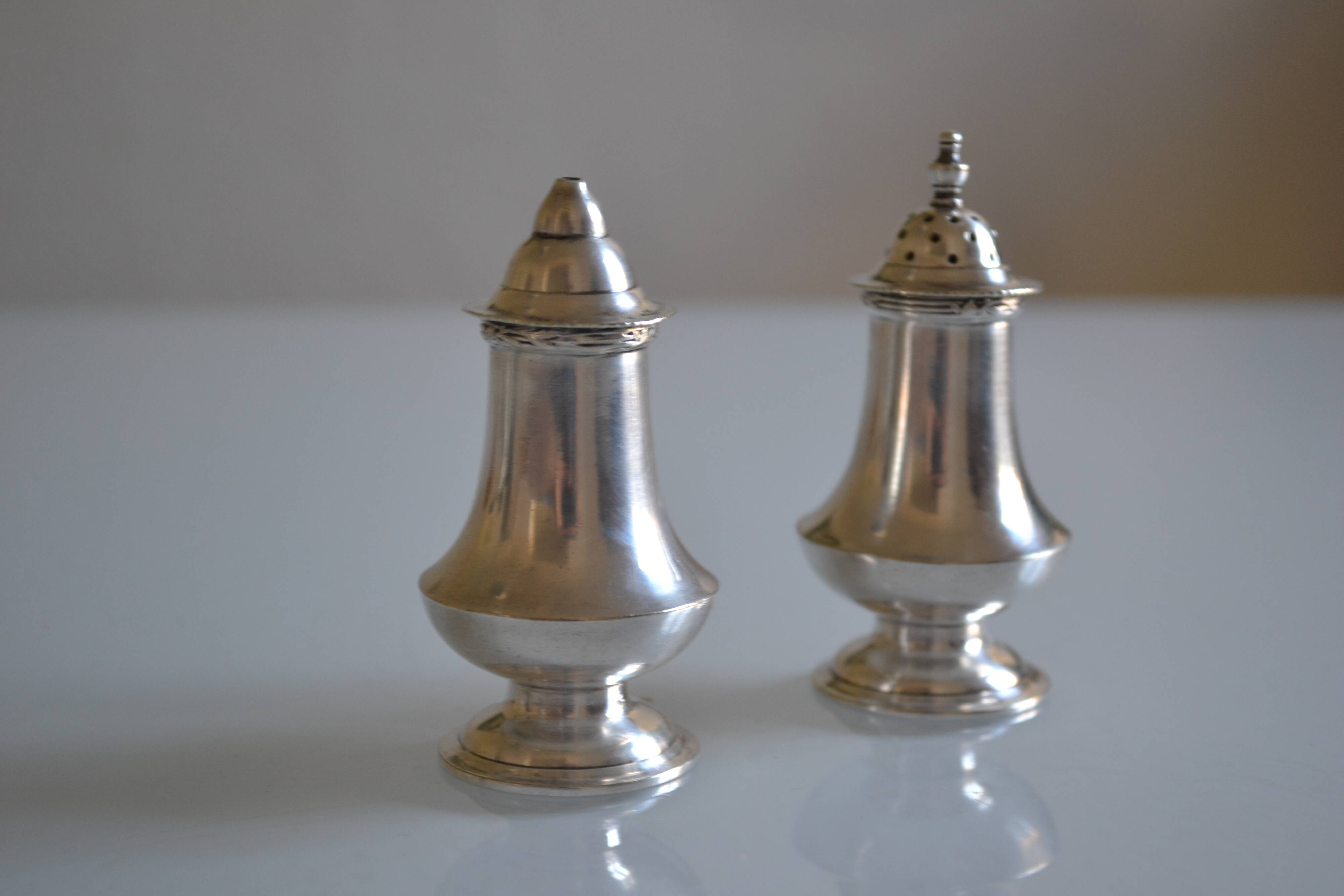 Salt and pepper shaker set, silver-plated metal, Mappin & Webb's Prince's Plate.