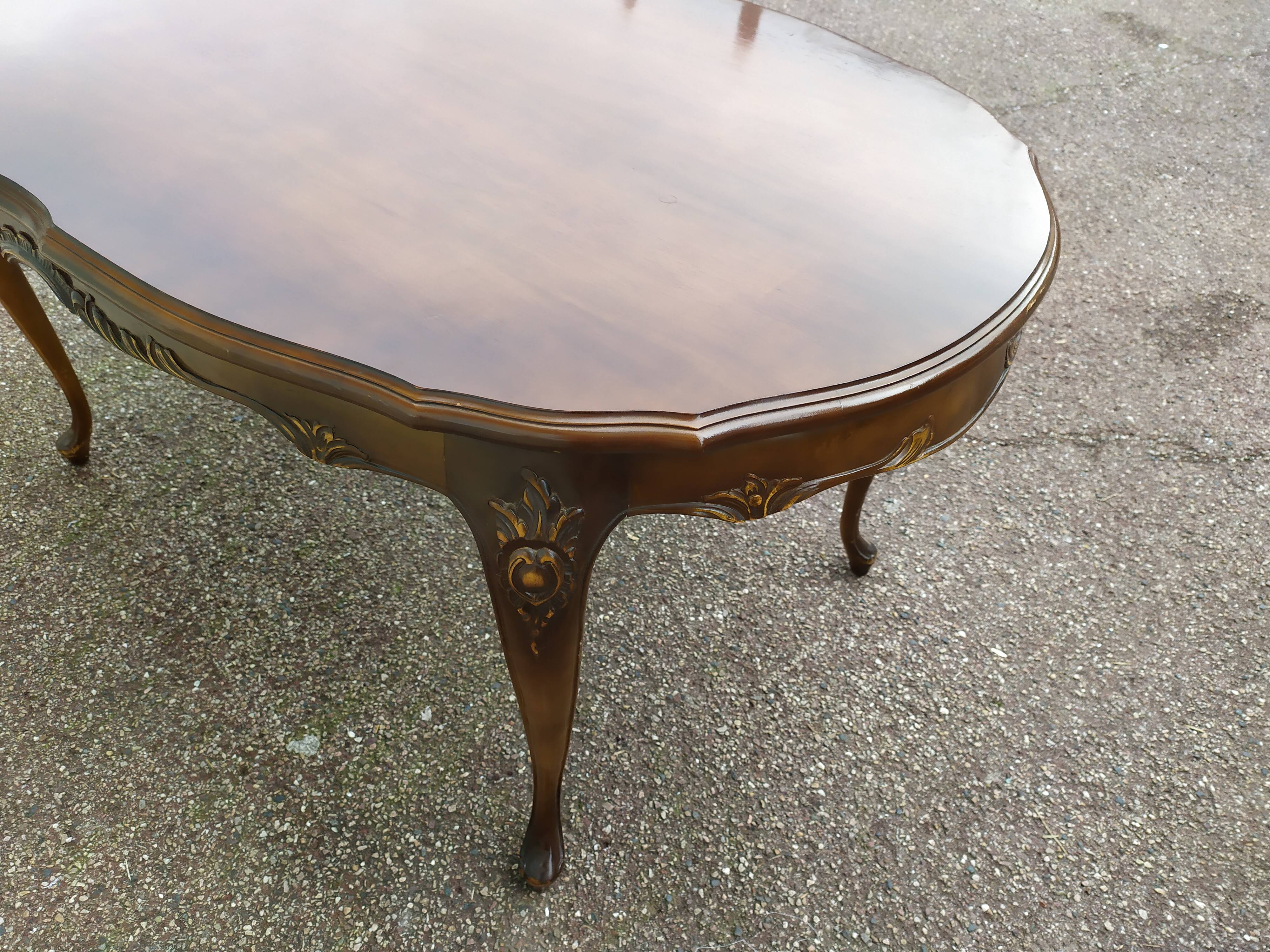 Oval wooden coffee table - Louis XV style