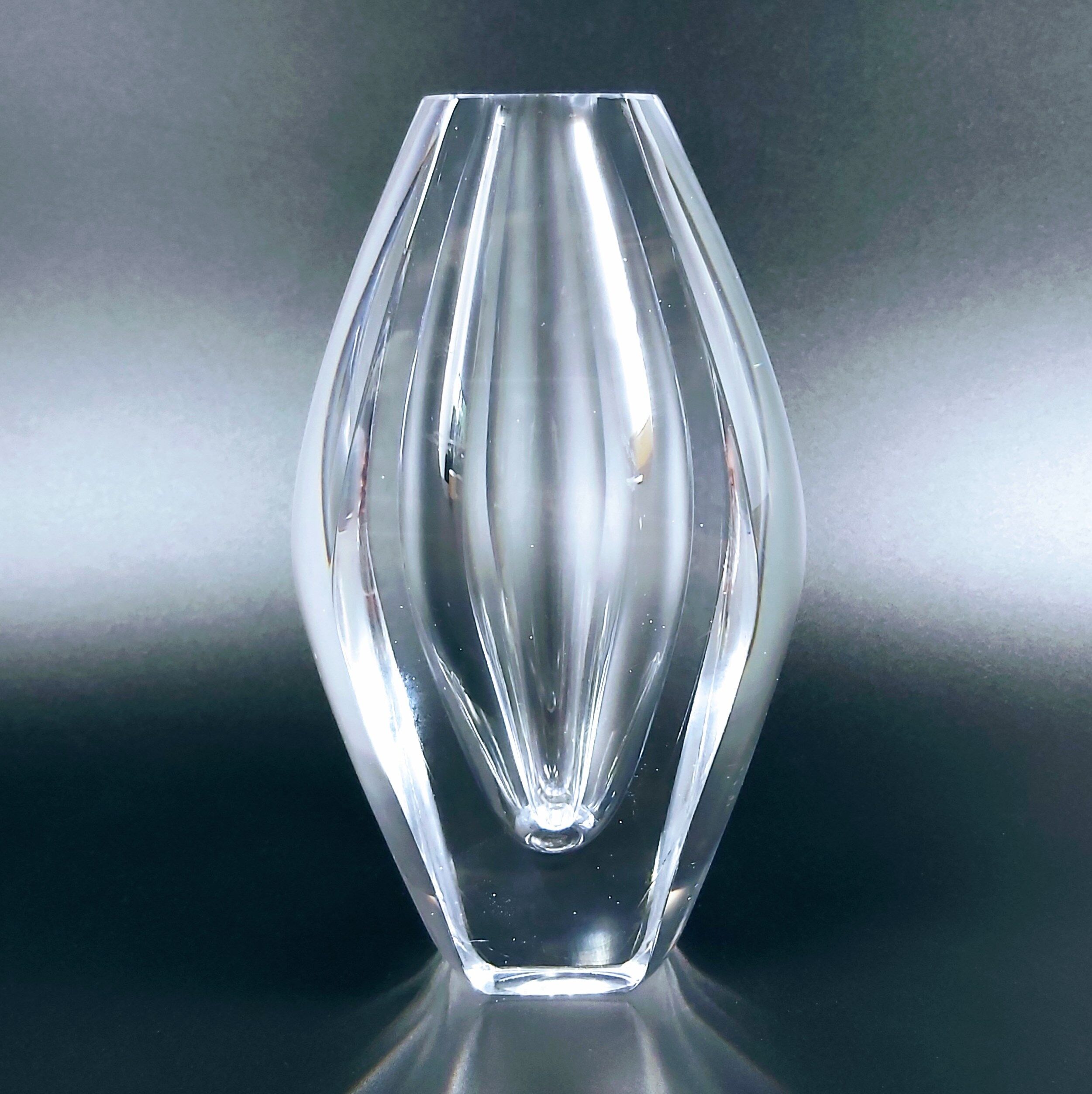 "Ventana" glass vase by Mona Morales-Schildt for Kosta, Sweden, 1950