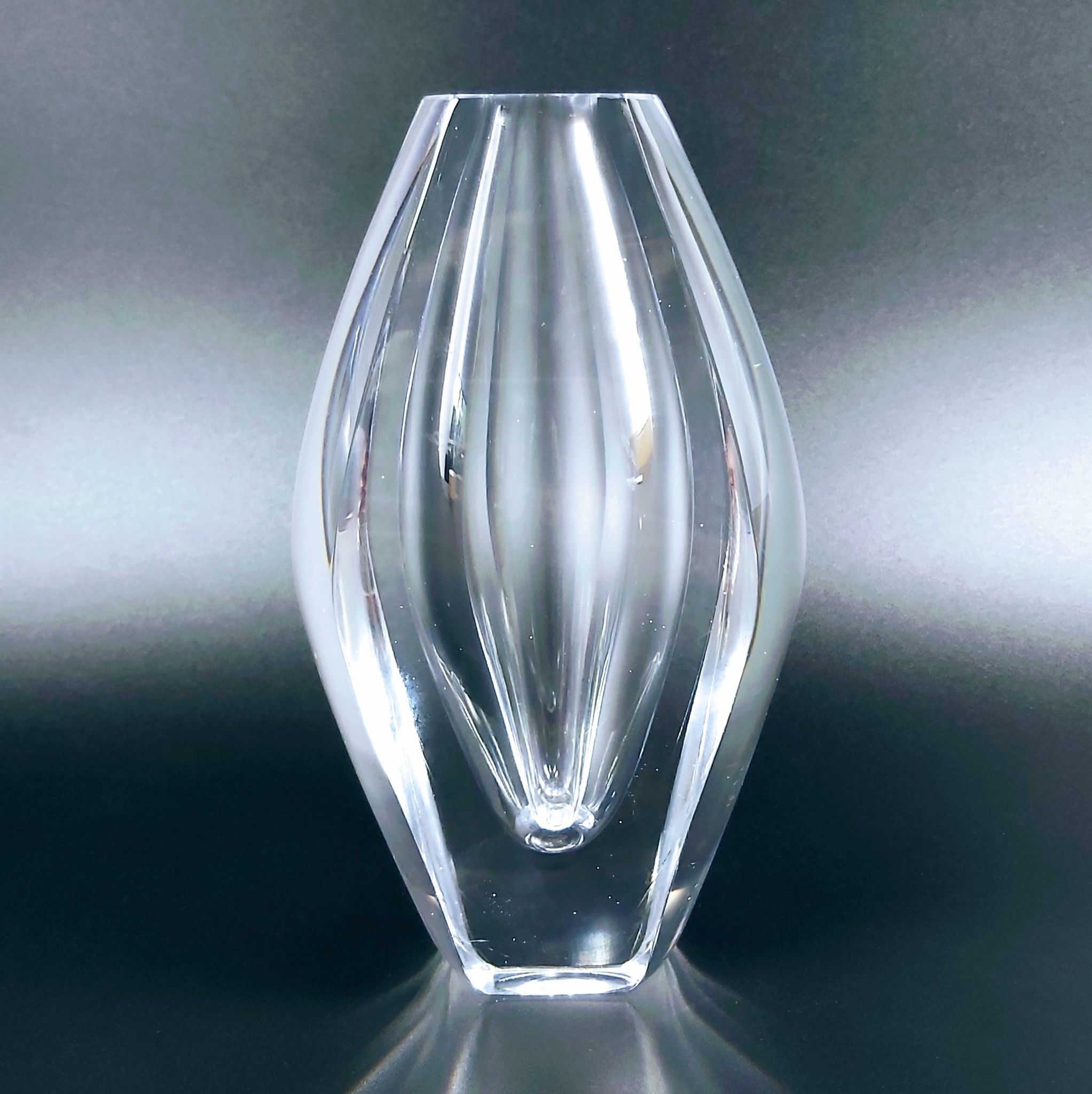 "Ventana" glass vase by Mona Morales-Schildt for Kosta, Sweden, 1950