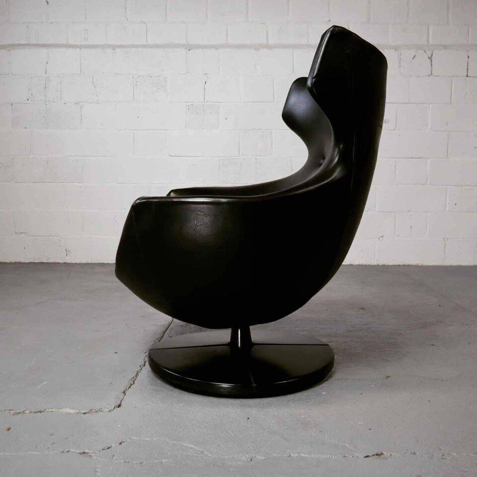 "Jupiter" swivel lounge chair by Pierre Guariche for Meurop
