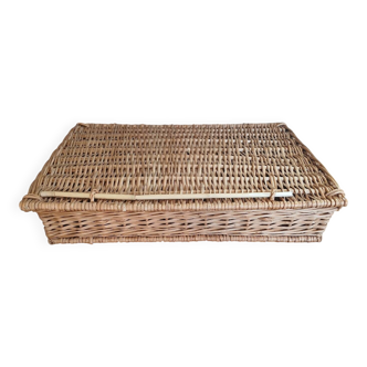 Vintage wicker/rattan basket