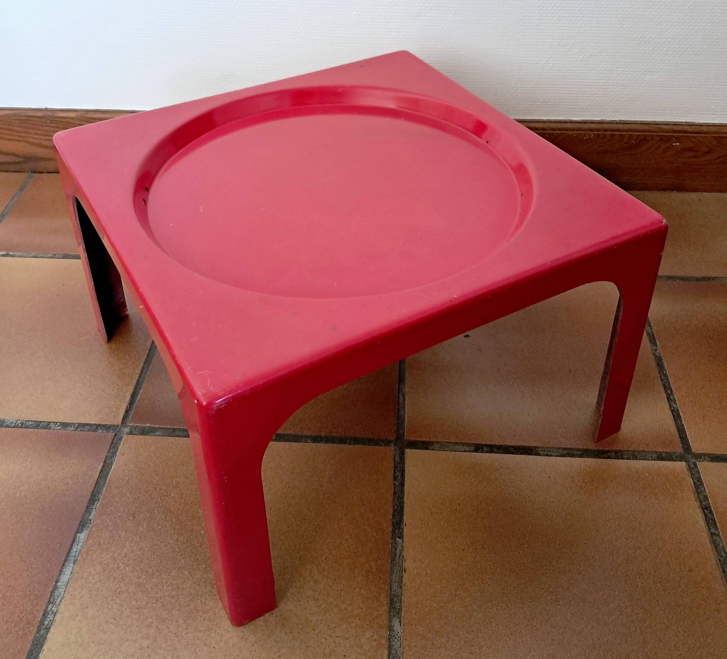 Red table OZOO. Marc Berthier for Prisunic. 1970