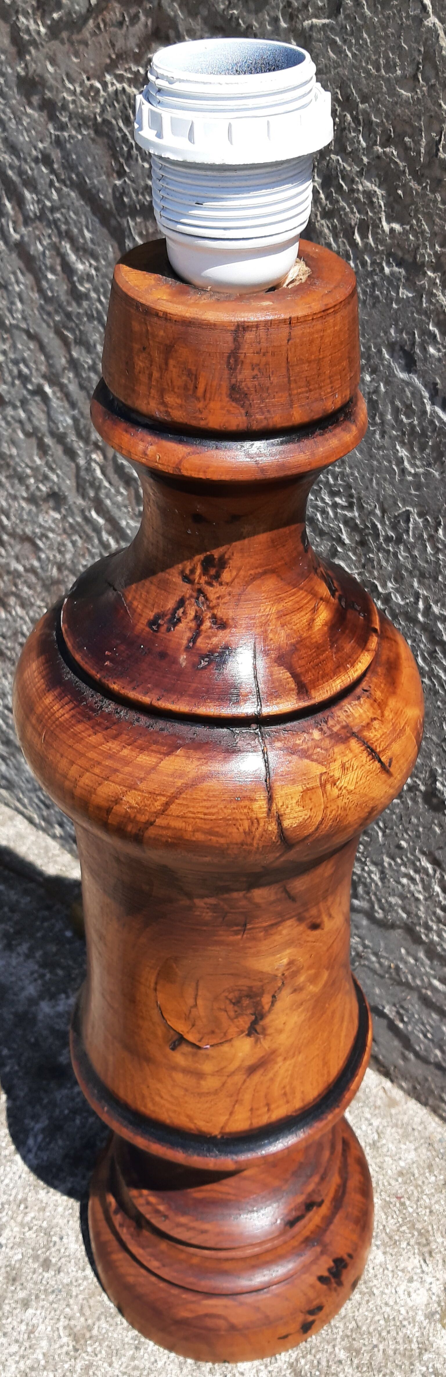 Pied de lampe en bois