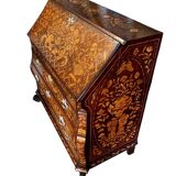 Small secretary in Dutch commode from the 18th century.