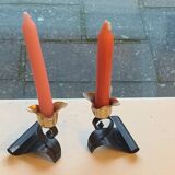 Lot de deux bougeoirs, en forme de fleurs, tulipes en metal noir et dore, vintage