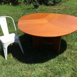 Round table in solid elm from the 80s