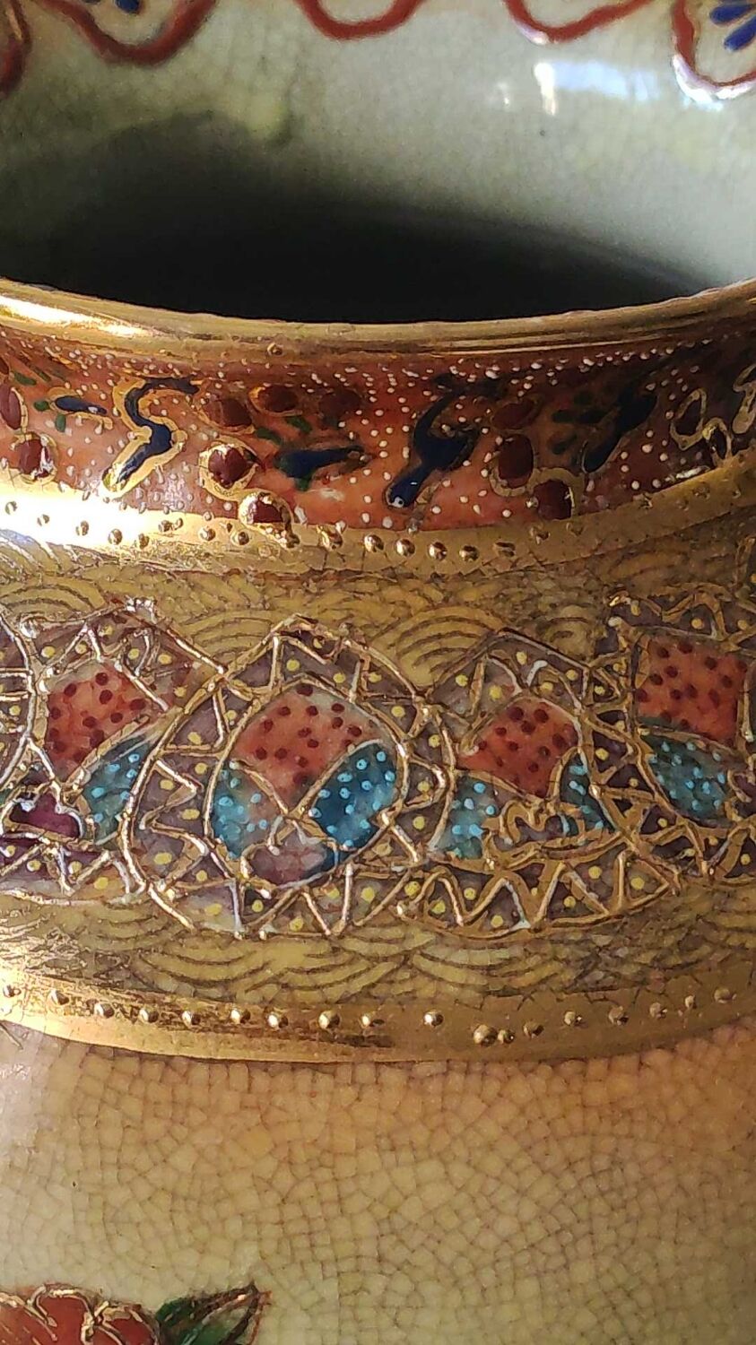 Vase signed Satsuma. Birds/Butterflies/floral patterns on a wild nature background. Gold highlights