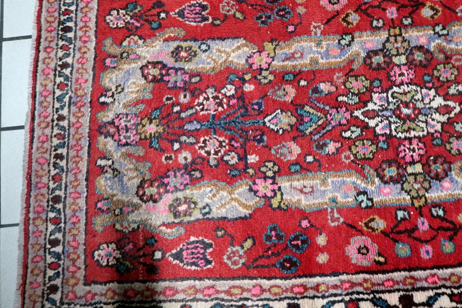 1920s handmade antique wool floral medallion rug, red, 87 × 151 cm - 1C1297