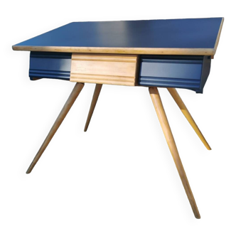 Children's desk with compass feet