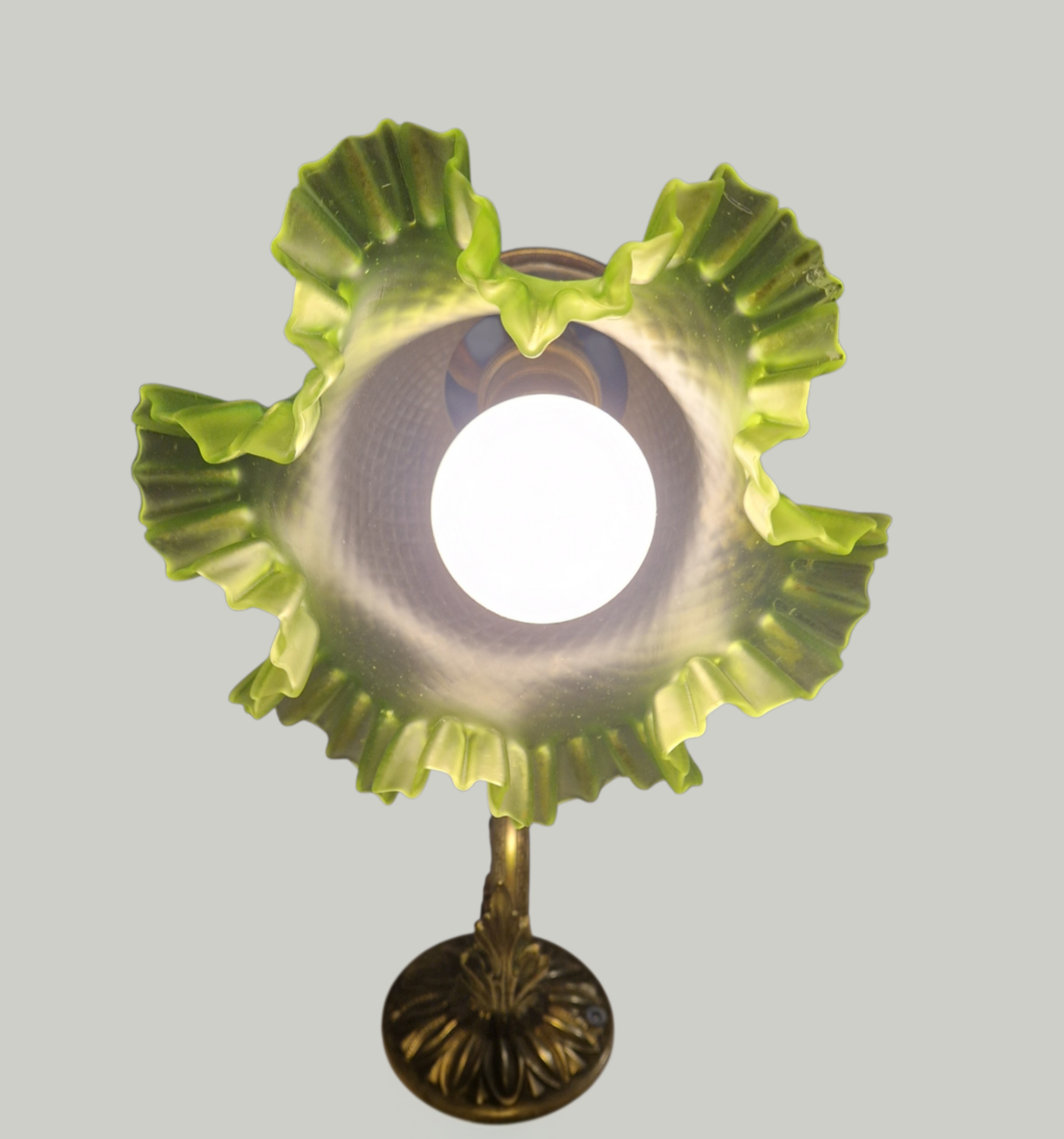 Louis XVI style wall sconce - Chiseled bronze and opaline glass
