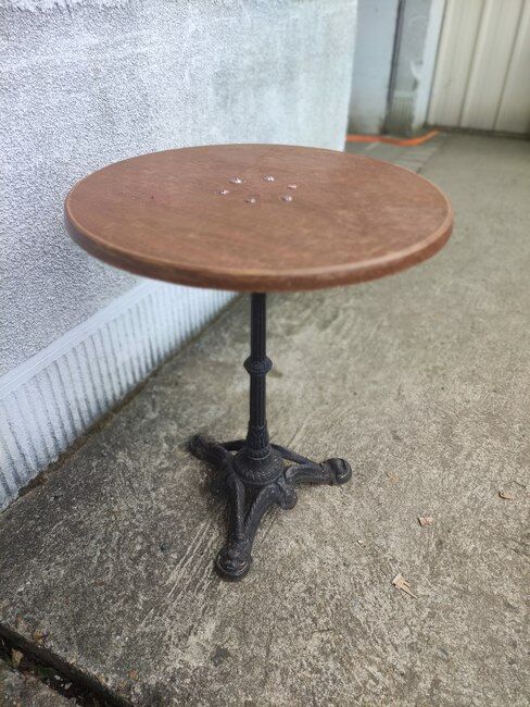 Round bistro table