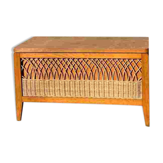 Coffre en bois et osier